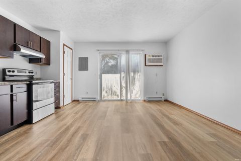 Tiny photo for 652 Northgate Circle, Rochester, IN 46975 (MLS # 202613457)