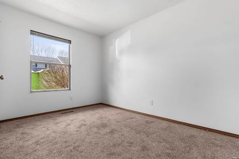 Tiny photo for 652 Northgate Circle, Rochester, IN 46975 (MLS # 202613457)