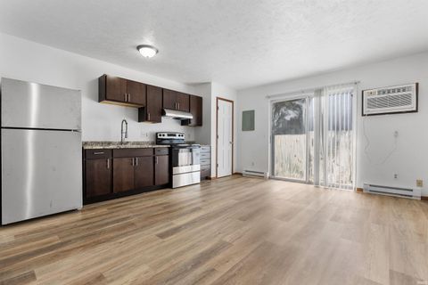 Tiny photo for 652 Northgate Circle, Rochester, IN 46975 (MLS # 202613457)