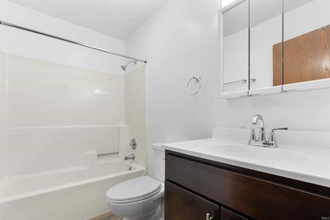 Tiny photo for 652 Northgate Circle, Rochester, IN 46975 (MLS # 202613457)