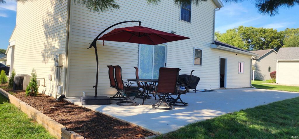Photo of 23036 S Oakleaf Drive, Elkhart, IN 46514 (MLS # 202625535)