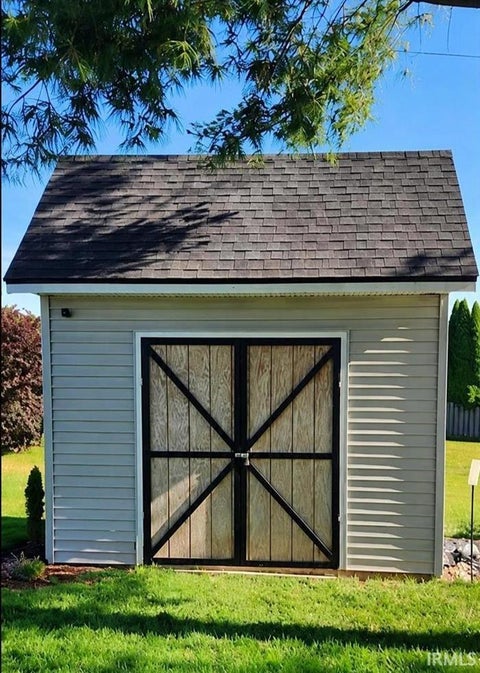 Tiny photo for 23036 S Oakleaf Drive, Elkhart, IN 46514 (MLS # 202625535)