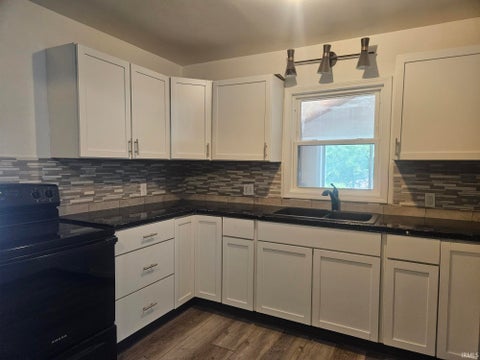 Tiny photo for 8416 E Lindstrom Lane, New Carlisle, IN 46552 (MLS # 202629492)