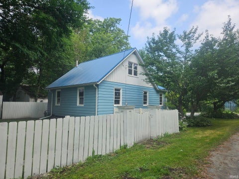 Tiny photo for 8416 E Lindstrom Lane, New Carlisle, IN 46552 (MLS # 202629492)