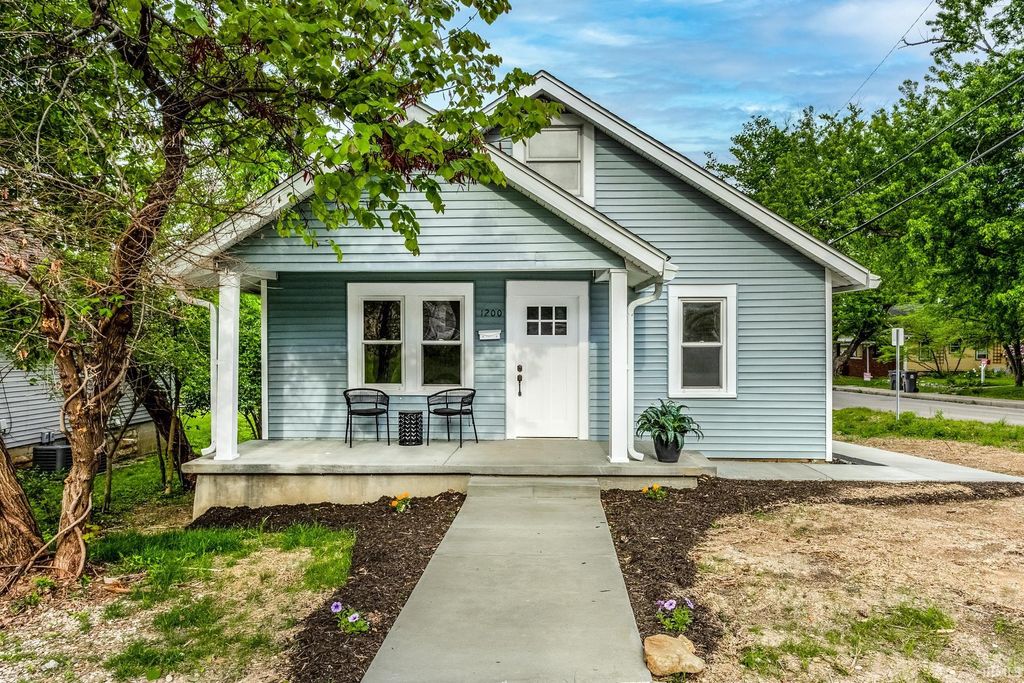Photo of 1200 S Park Avenue, Bloomington, IN 47401 (MLS # 202616601)