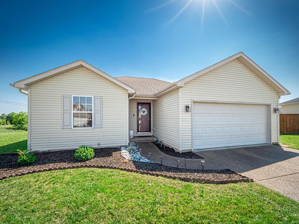 Photo of 4717 Erinwood Court, Evansville, IN 47725 (MLS # 202609323)