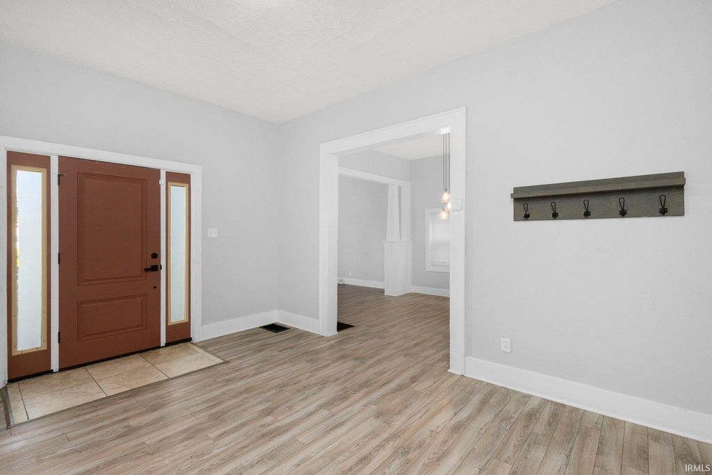 Photo of 918 W Lasalle Avenue, South Bend, IN 46601 (MLS # 202544238)