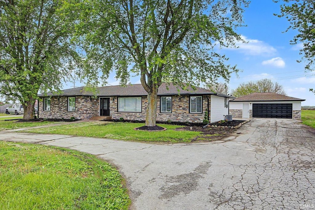 Photo of 2612 E Michigantown Road, Frankfort, IN 46041 (MLS # 202615992)