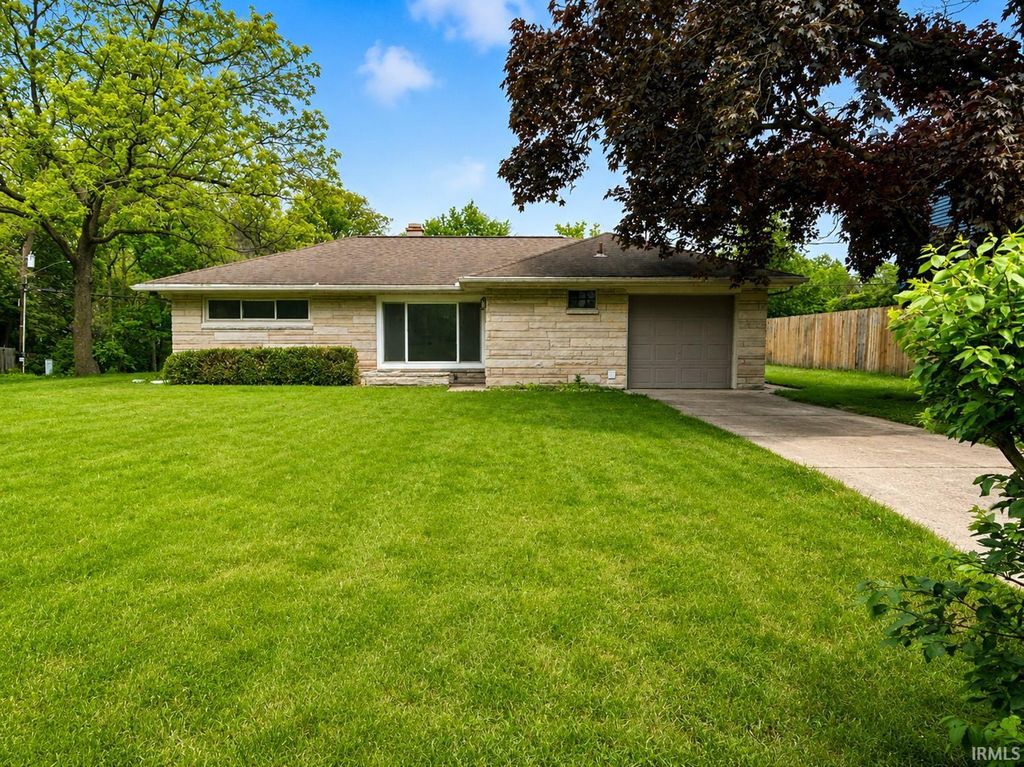 Photo of 104 S 33Rd Street, South Bend, IN 46615 (MLS # 202620832)