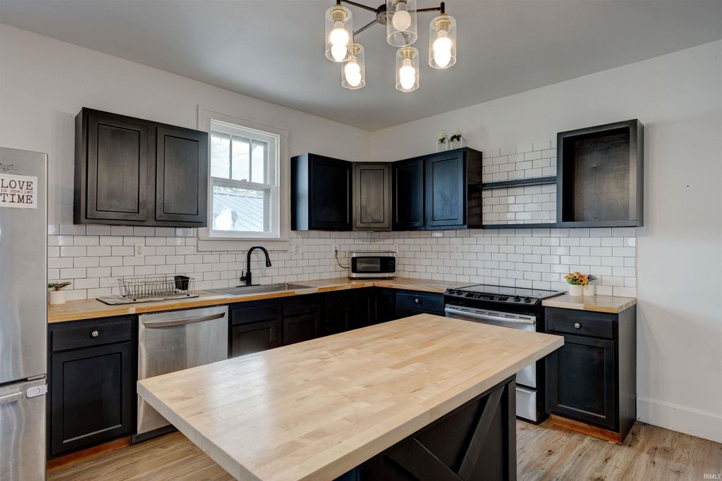 Photo of 509 Taylor Street, Cannelton, IN 47520 (MLS # 202611647)