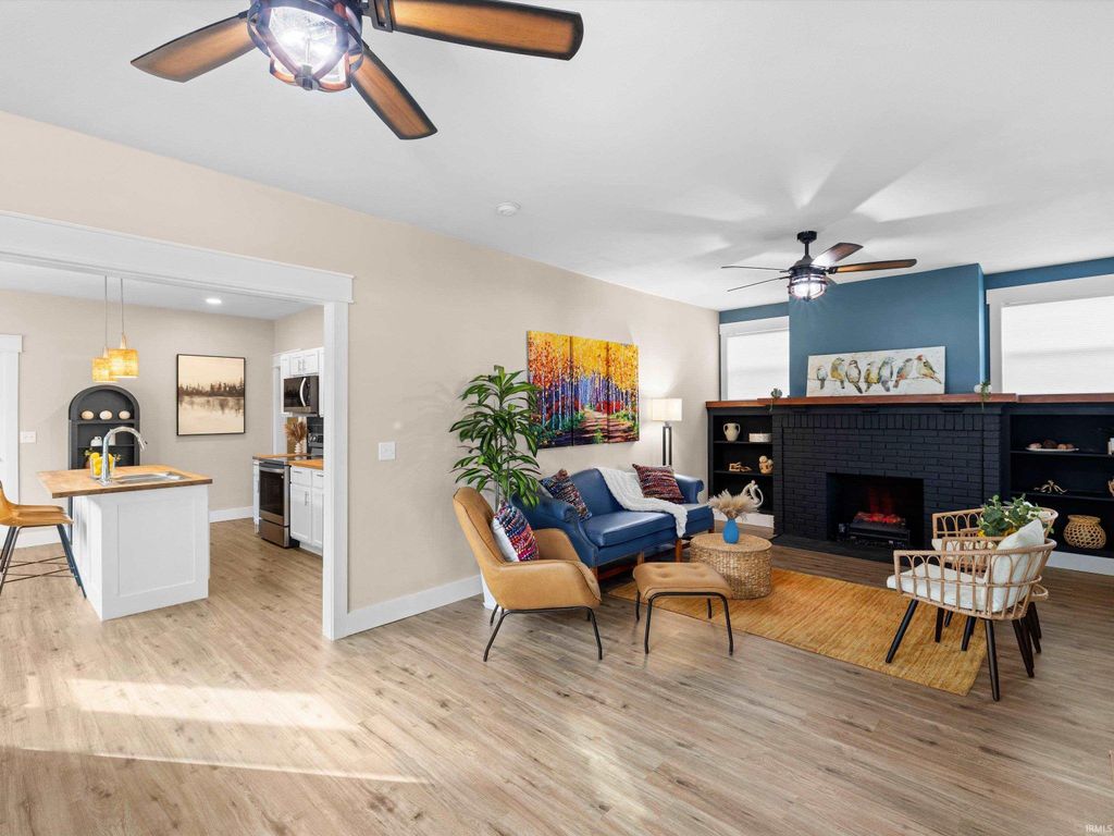 Photo of 1041 E Chandler Avenue, Evansville, IN 47714 (MLS # 202547834)