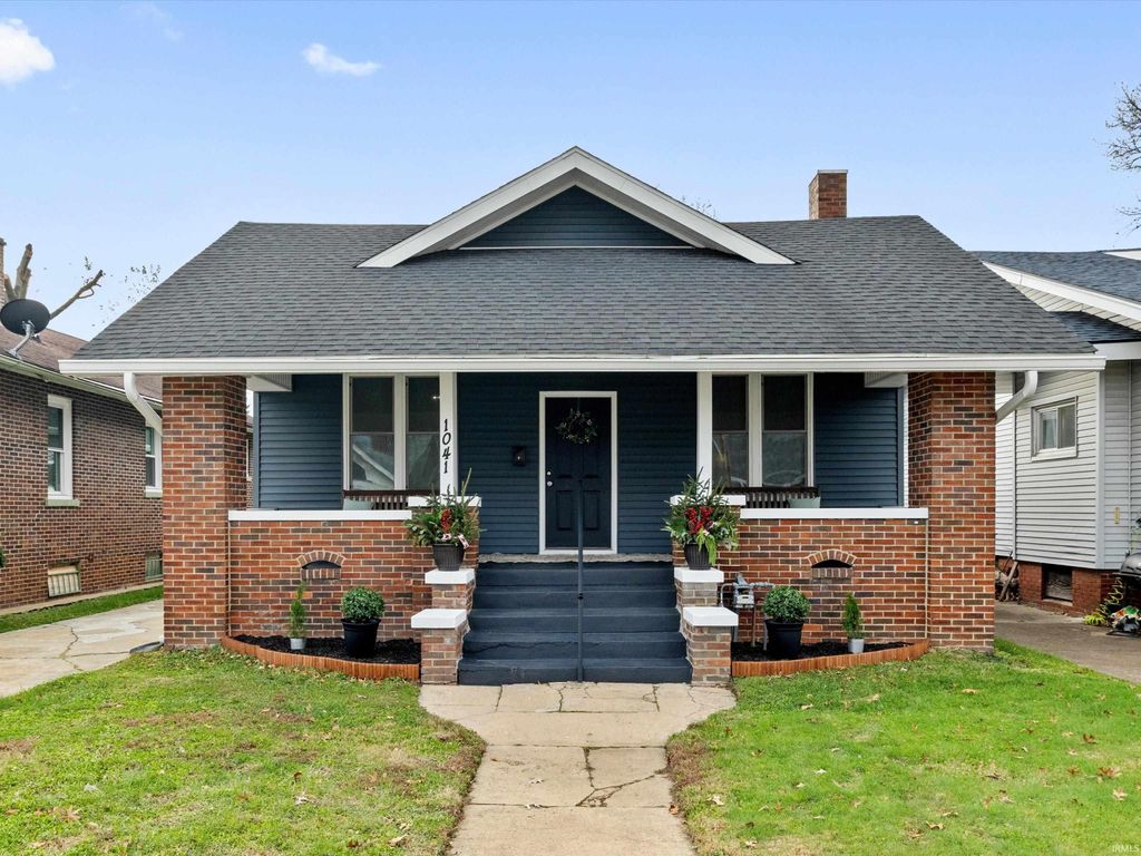 Photo of 1041 E Chandler Avenue, Evansville, IN 47714 (MLS # 202547834)