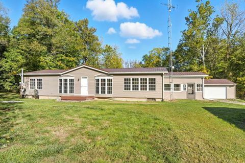 Photo of 6517 S Meridian Road, Pleasant Lake, IN 46779 (MLS # 202540880)