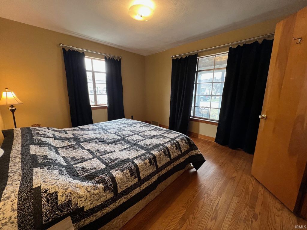 Photo of 530 Chippewa Street, Jeffersonville, IN 47130 (MLS # 202609474)