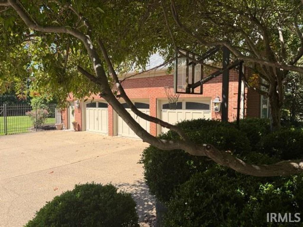 Photo of 5421 Winthrop Court, Evansville, IN 47715 (MLS # 202616323)
