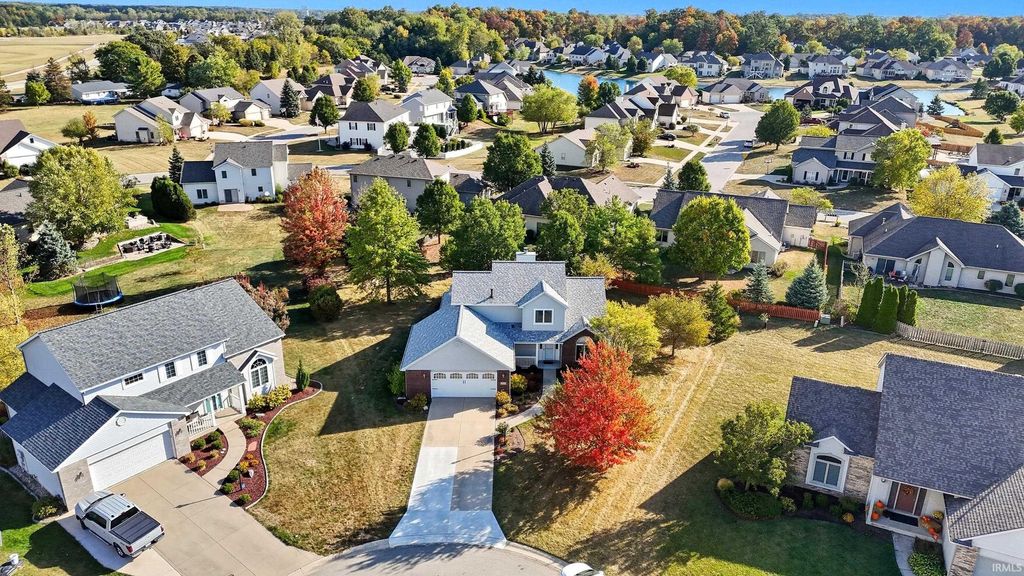 Photo of 1326 Bluff Pointe Way, Fort Wayne, IN 46845 (MLS # 202540596)