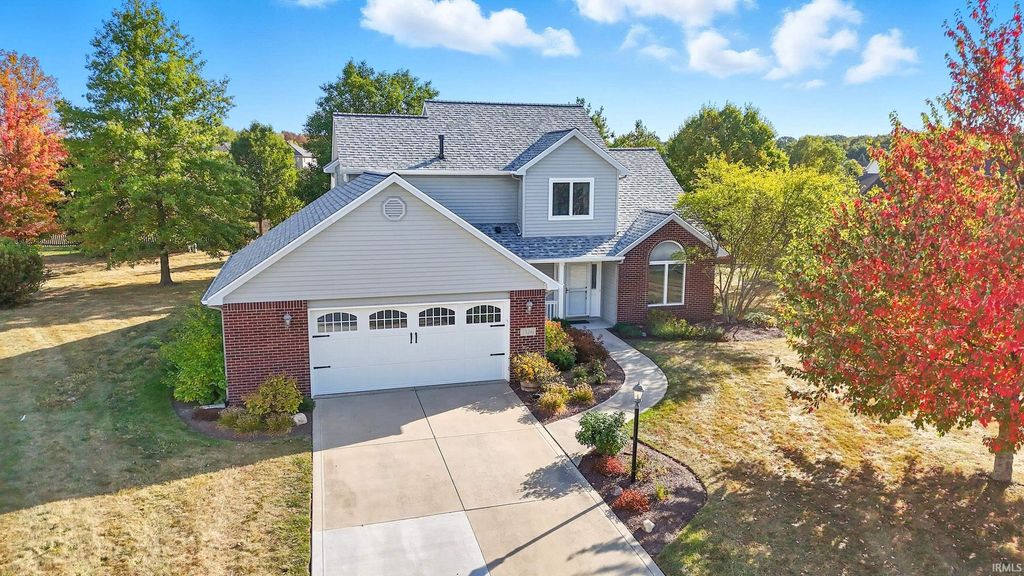 Photo of 1326 Bluff Pointe Way, Fort Wayne, IN 46845 (MLS # 202540596)