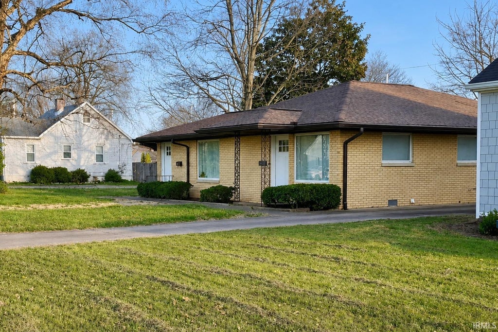 Photo of 2161 Washington Avenue, Evansville, IN 47714 (MLS # 202627734)