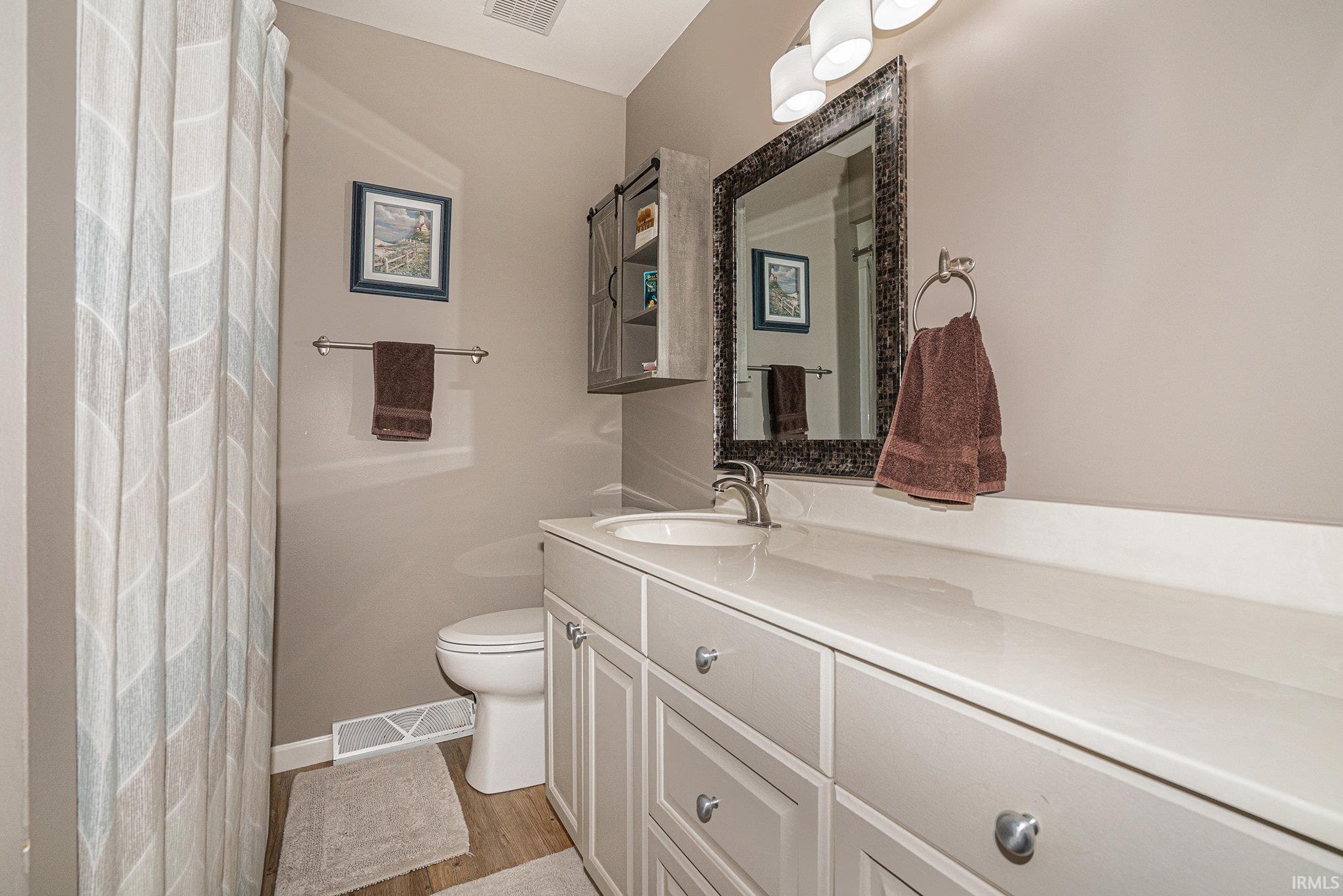 Elkhart, Indiana 46517, United States, 3 Bedrooms Bedrooms, ,2 BathroomsBathrooms,Residential,Active,240151