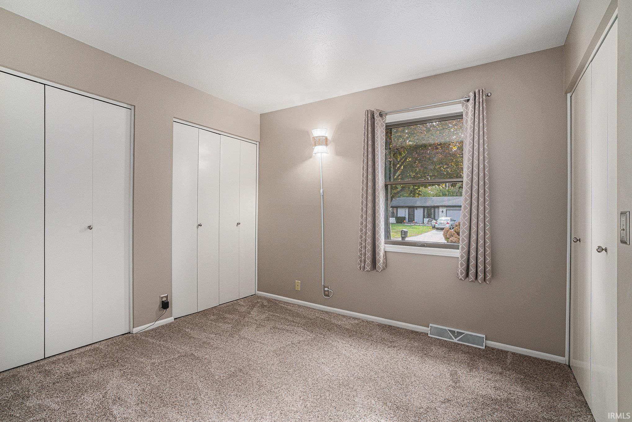 Elkhart, Indiana 46517, United States, 3 Bedrooms Bedrooms, ,2 BathroomsBathrooms,Residential,Active,240151