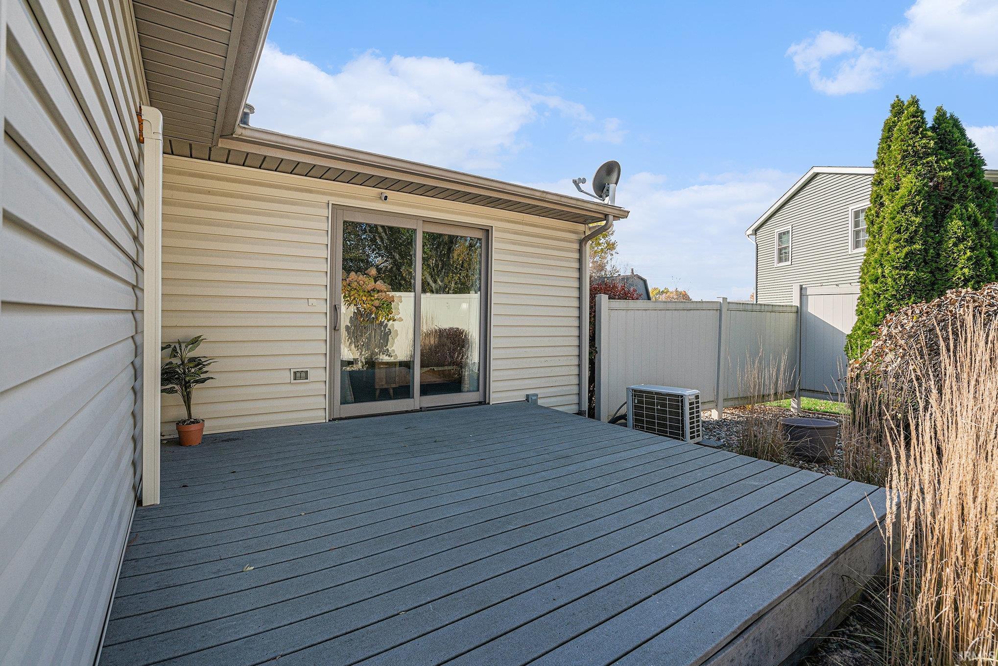 Elkhart, Indiana 46517, United States, 3 Bedrooms Bedrooms, ,2 BathroomsBathrooms,Residential,Active,240151