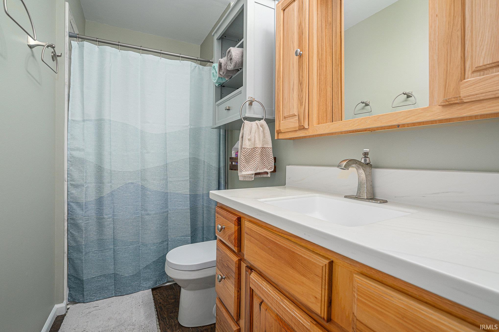 Elkhart, Indiana 46517, United States, 3 Bedrooms Bedrooms, ,2 BathroomsBathrooms,Residential,Active,240151