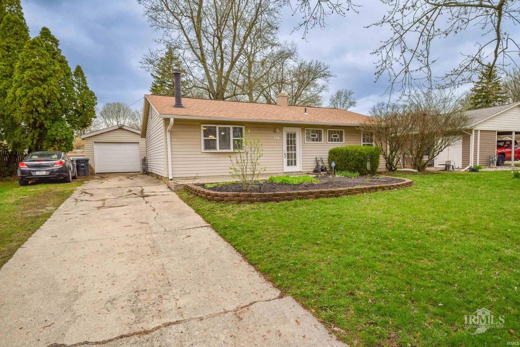 Photo of 205 N Shellbark Road, Muncie, IN 47304 (MLS # 202545244)