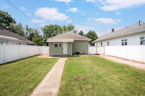 Tiny photo for 728 S Indiana Avenue, Kokomo, IN 46901 (MLS # 202628439)