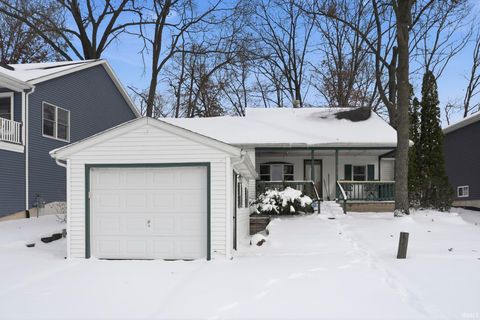 Photo of 735 Lane 274 Crooked Lake, Angola, IN 46703 (MLS # 202548070)