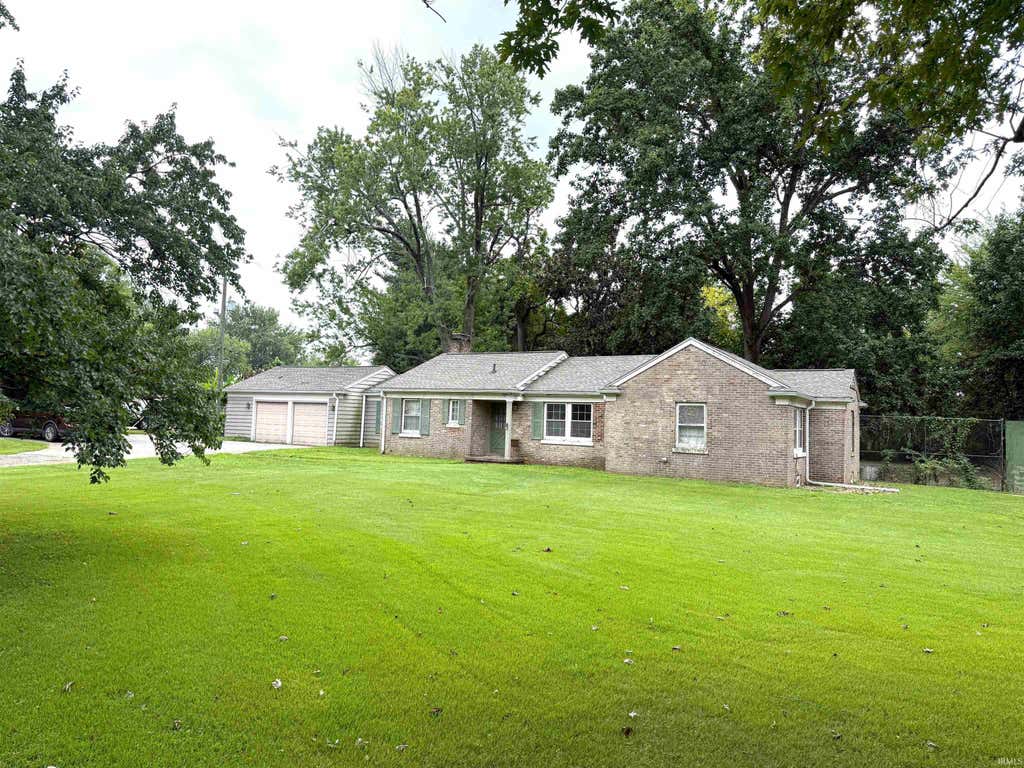 Photo of 6811 Newburgh Road, Evansville, IN 47715 (MLS # 202633588)
