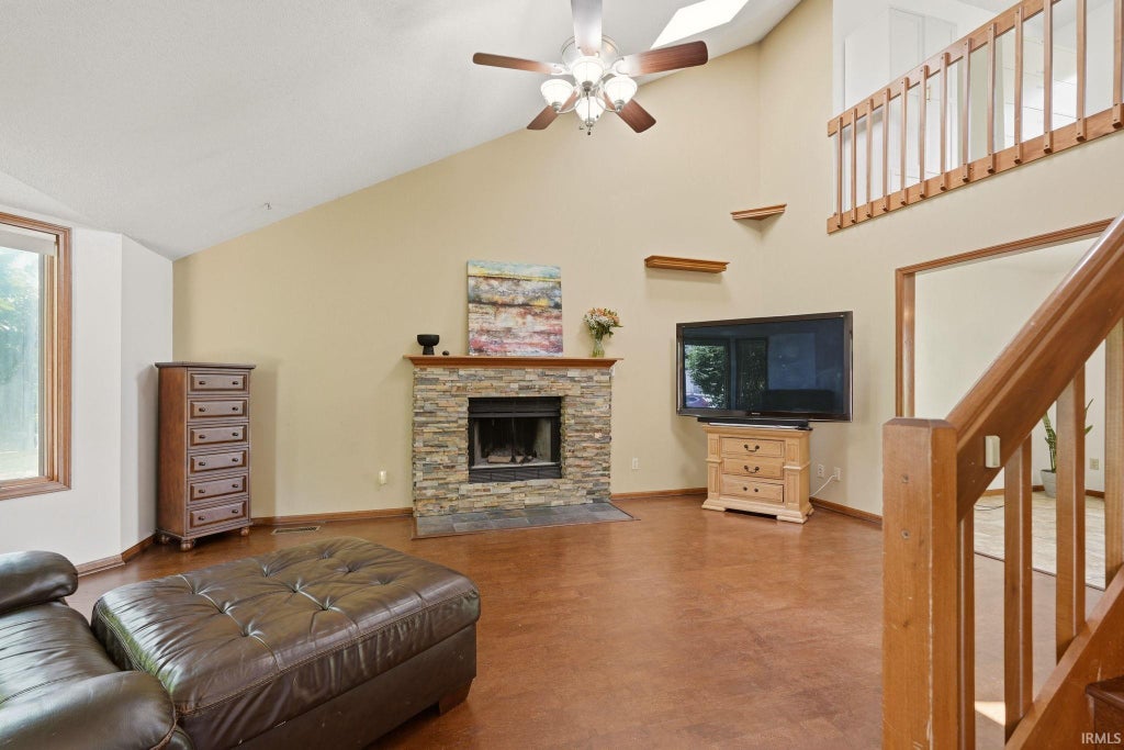 Photo of 1010 Autumn Ridge Lane, Fort Wayne, IN 46804 (MLS # 202635555)