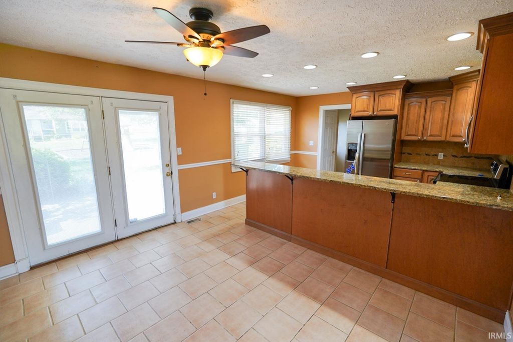 Photo of 105 Oak Street, Huntingburg, IN 47542 (MLS # 202615923)