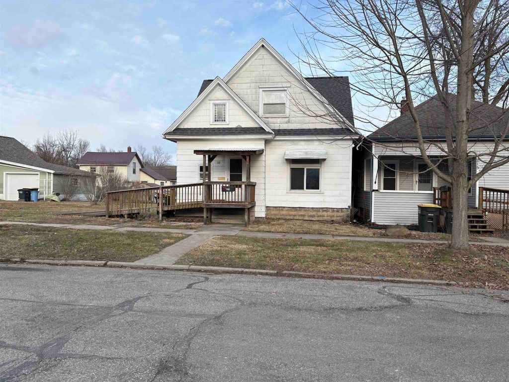 Photo of 211 S Morton Street, Kendallville, IN 46755 (MLS # 202607089)