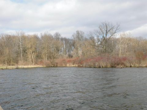 Tiny photo for 5799 N Lake Shore Dr. Dr, Macy, IN 46951 (MLS # 202611538)