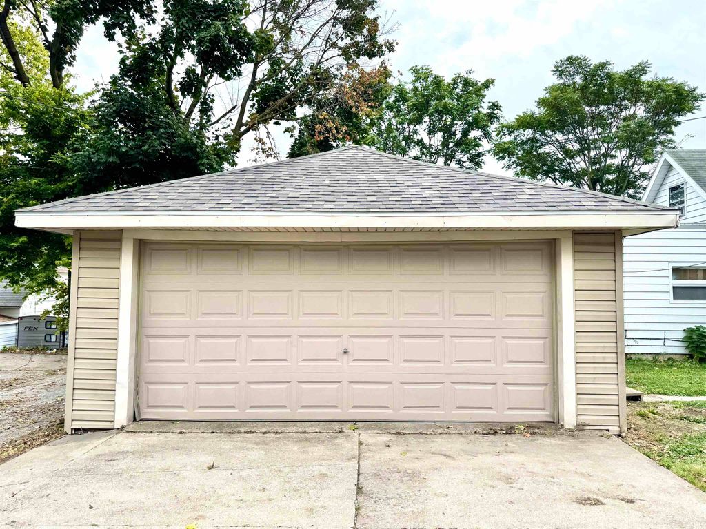 Photo of 325 N Lafontaine Street, Huntington, IN 46750 (MLS # 202538399)