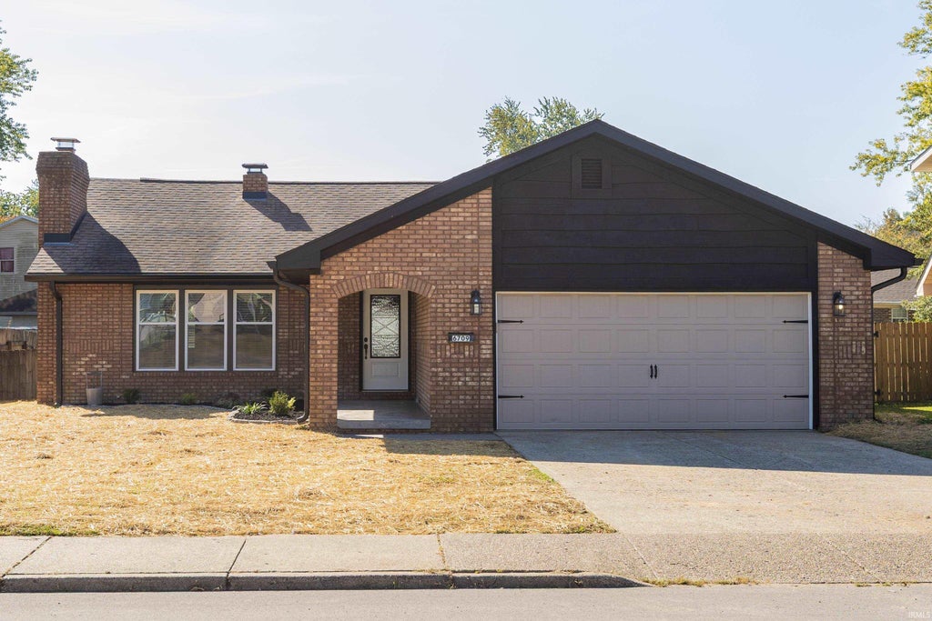 Photo of 6709 Lincoln Avenue, Evansville, IN 47715 (MLS # 202644403)