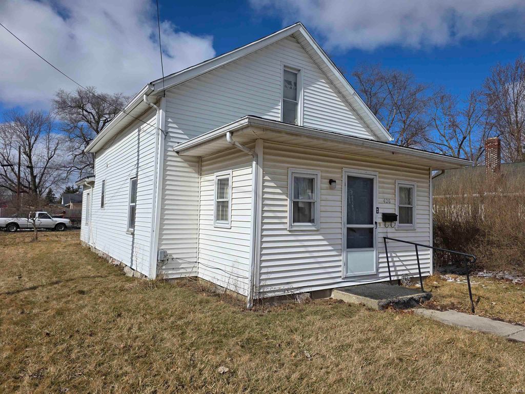 Photo of 420 S Cherry Street, Hartford City, IN 47348 (MLS # 202605914)