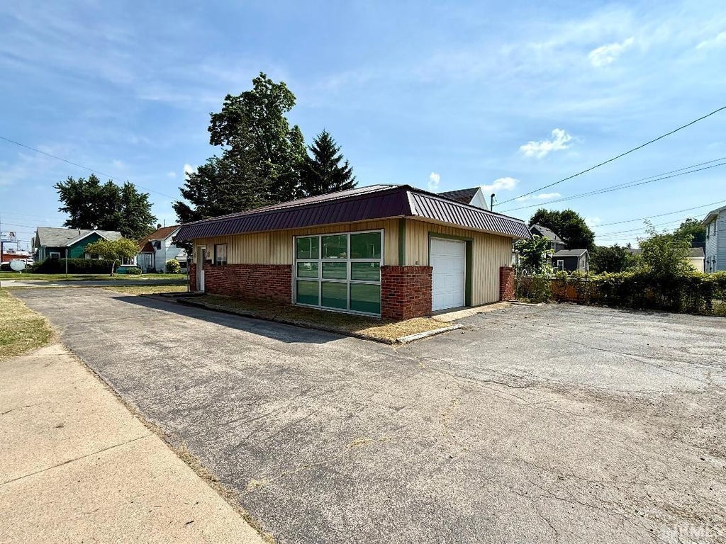 Photo of 314 N Baldwin Avenue, Marion, IN 46952 (MLS # 202627331)