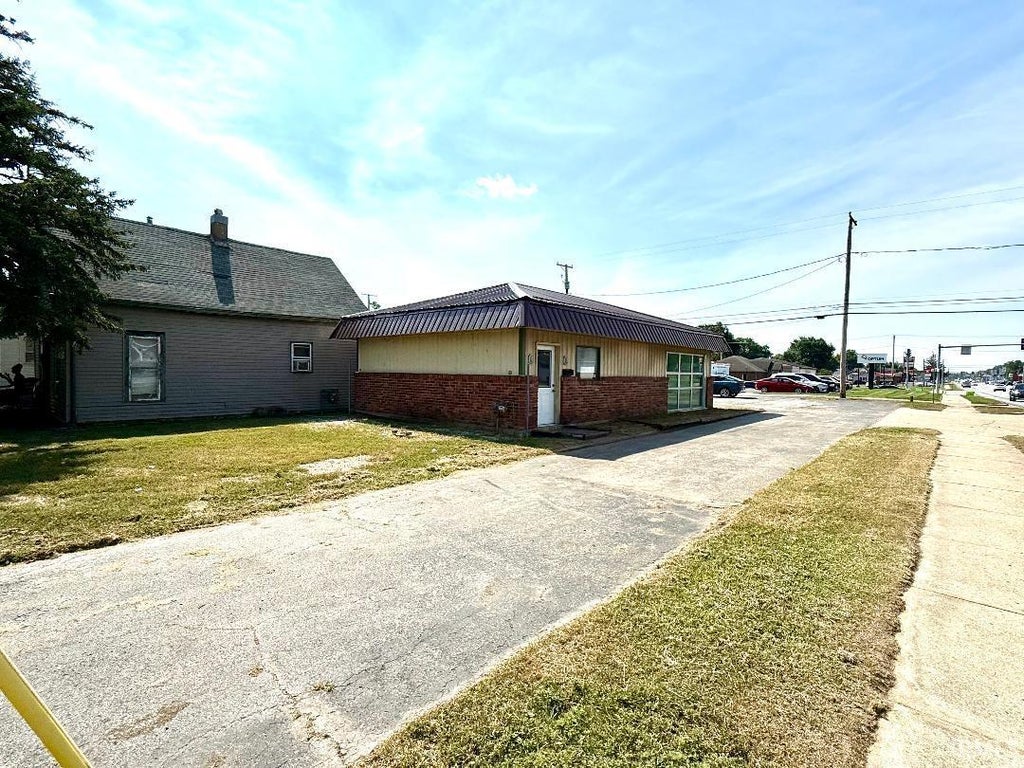 Photo of 314 N Baldwin Avenue, Marion, IN 46952 (MLS # 202627331)