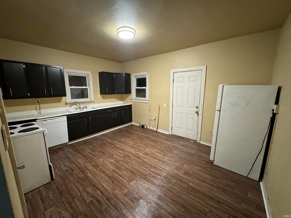 Photo of 202 N Brookfield Street, South Bend, IN 46628 (MLS # 202621055)