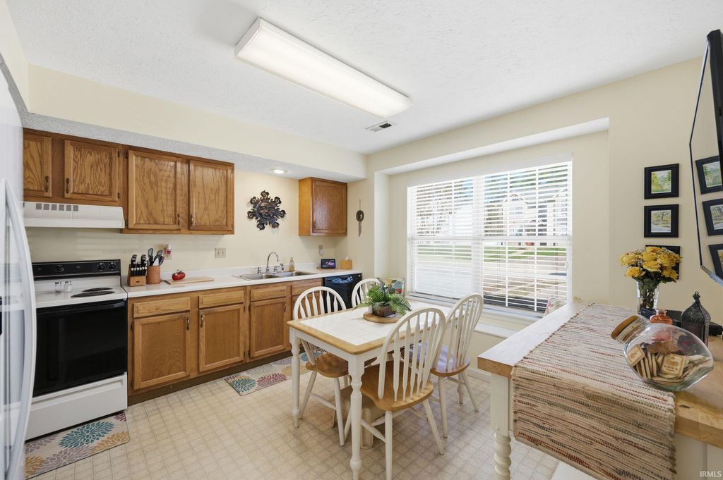 Photo of 4121 W Heritage Way, Bloomington, IN 47403 (MLS # 202608043)