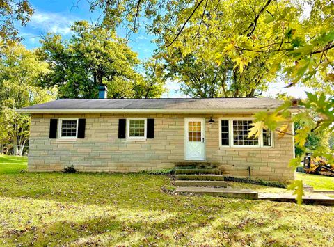 Photo of 705 E Crestline Drive, Bloomington, IN 47401 (MLS # 202533524)