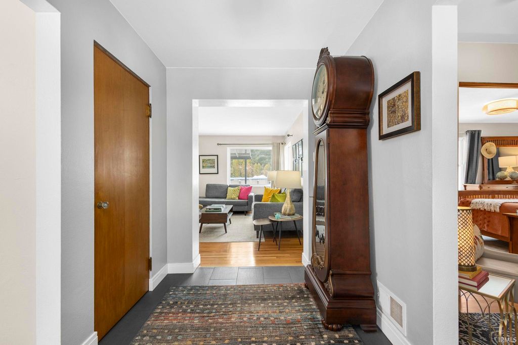 Photo of 549 N Ironwood Drive, South Bend, IN 46615 (MLS # 202605309)