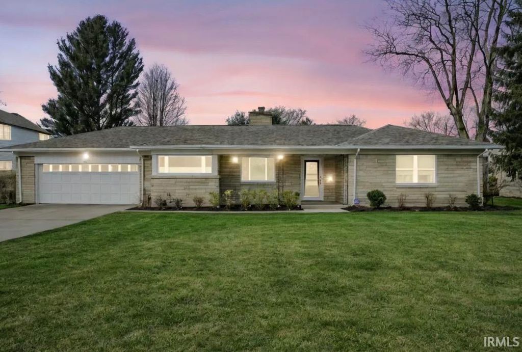 Photo of 549 N Ironwood Drive, South Bend, IN 46615 (MLS # 202605309)