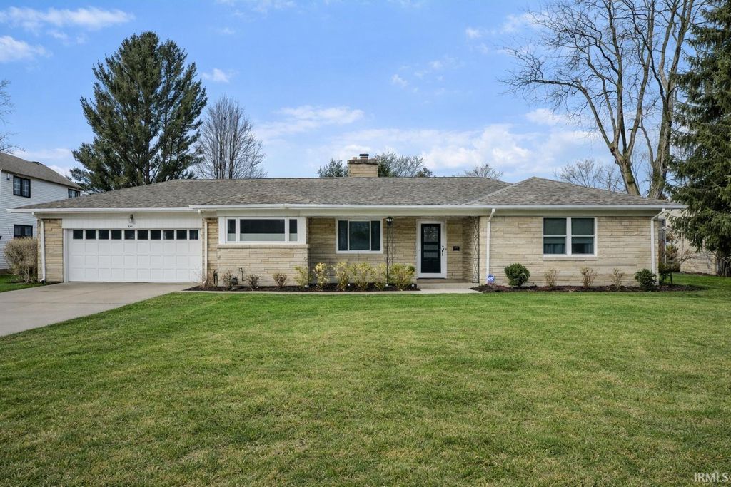 Photo of 549 N Ironwood Drive, South Bend, IN 46615 (MLS # 202605309)