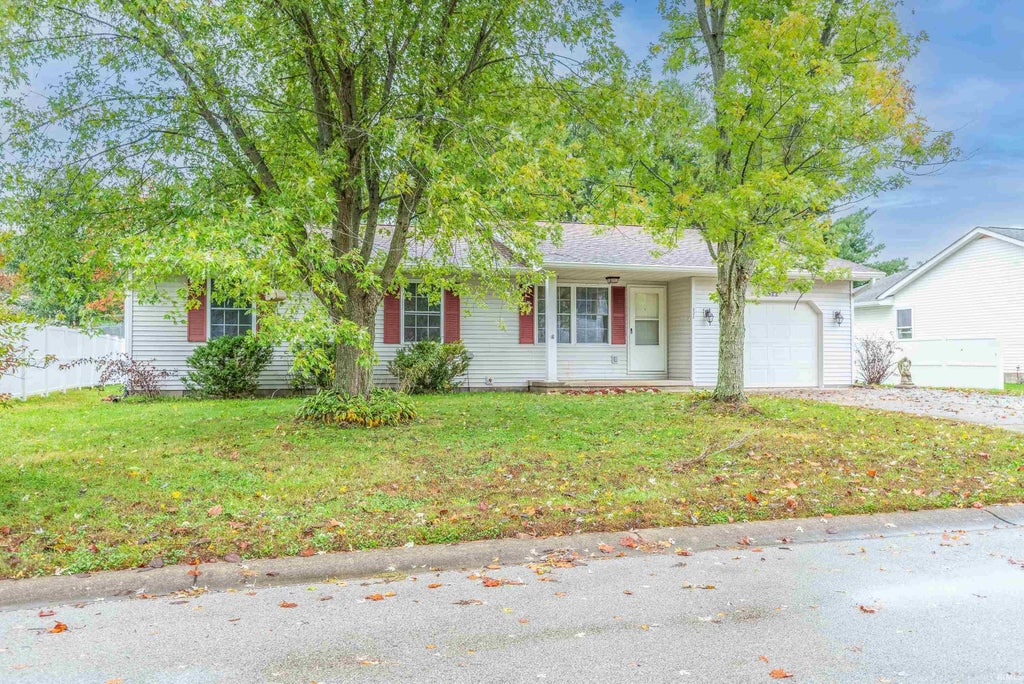 Photo of 522 W Blackfoot Drive, Ellettsville, IN 47429 (MLS # 202644272)