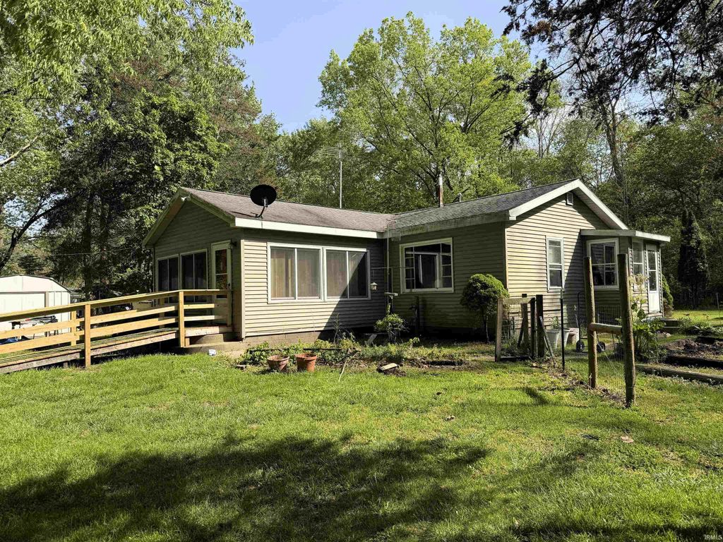 Photo of 6550 E 725 North Road, Monterey, IN 46960 (MLS # 202616663)