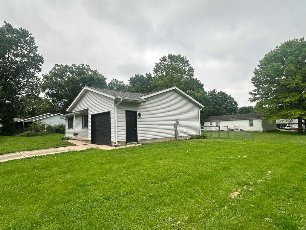 Photo of 5906 S Wallace Court, Bloomington, IN 47403 (MLS # 202619859)