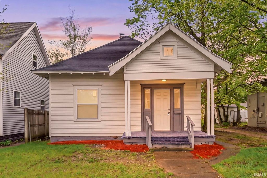 Photo of 1310 Kinyon Street, South Bend, IN 46616 (MLS # 202616659)