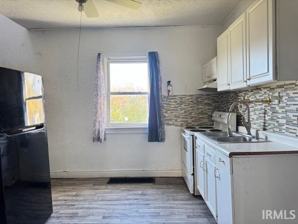 Photo of 2307 LINDEN Avenue, South Bend, IN 46628 (MLS # 202604044)